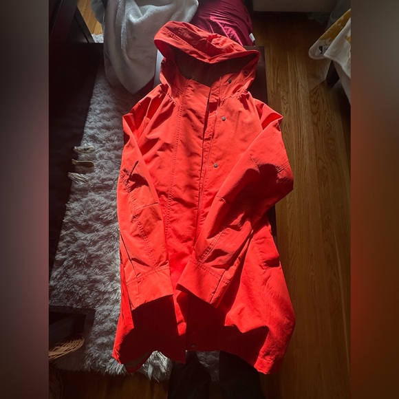 Athleta forecast rain jacket with hood- Excellent condition - Picture 5 of 5